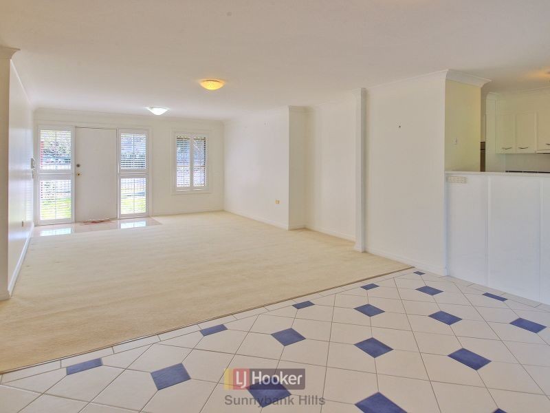 1/70 Delfin Drive, Macgregor QLD 4109