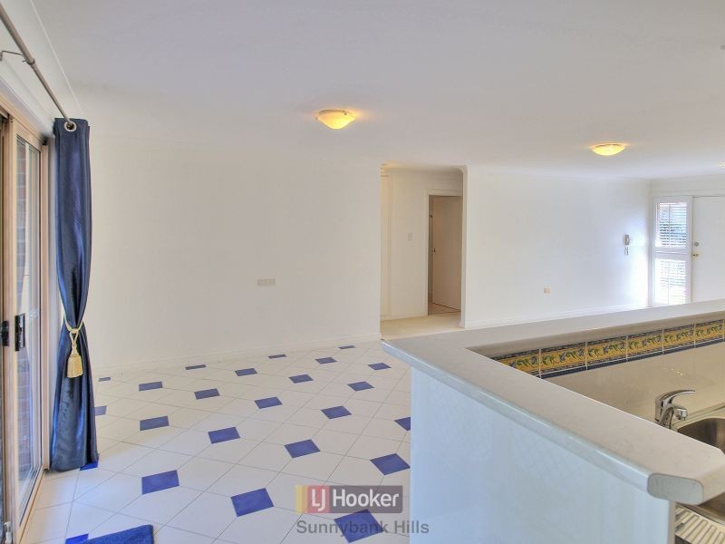 1/70 Delfin Drive, Macgregor QLD 4109