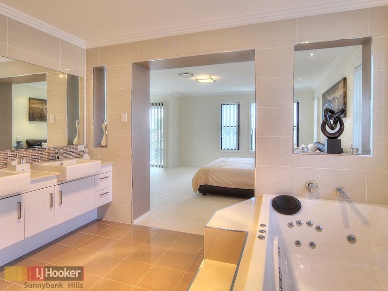 30 Walker Circuit, Eight Mile Plains QLD 4113