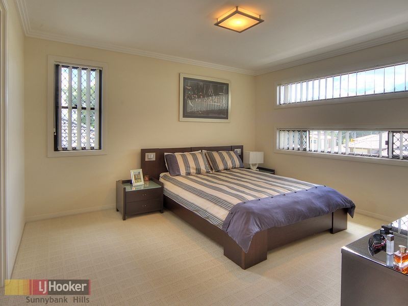 30 Walker Circuit, Eight Mile Plains QLD 4113