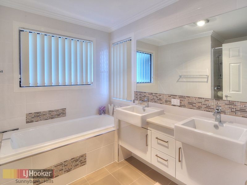 30 Walker Circuit, Eight Mile Plains QLD 4113