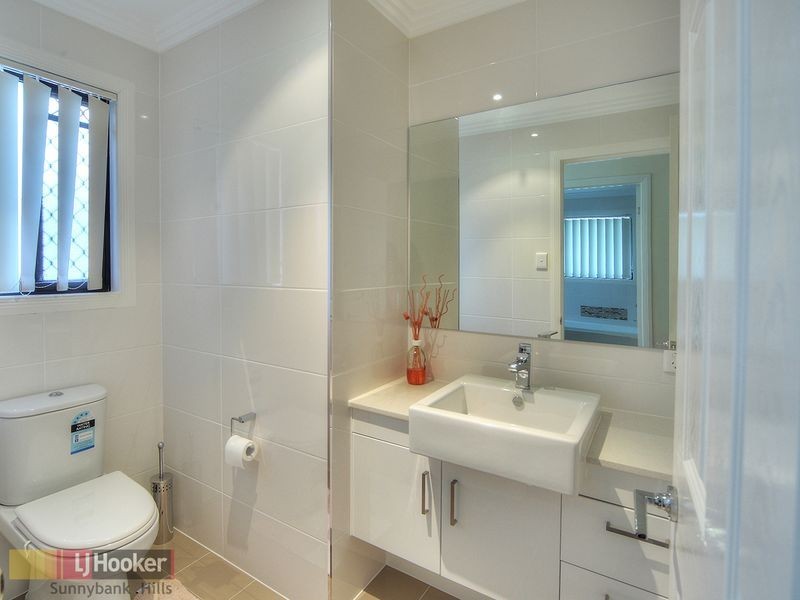 30 Walker Circuit, Eight Mile Plains QLD 4113