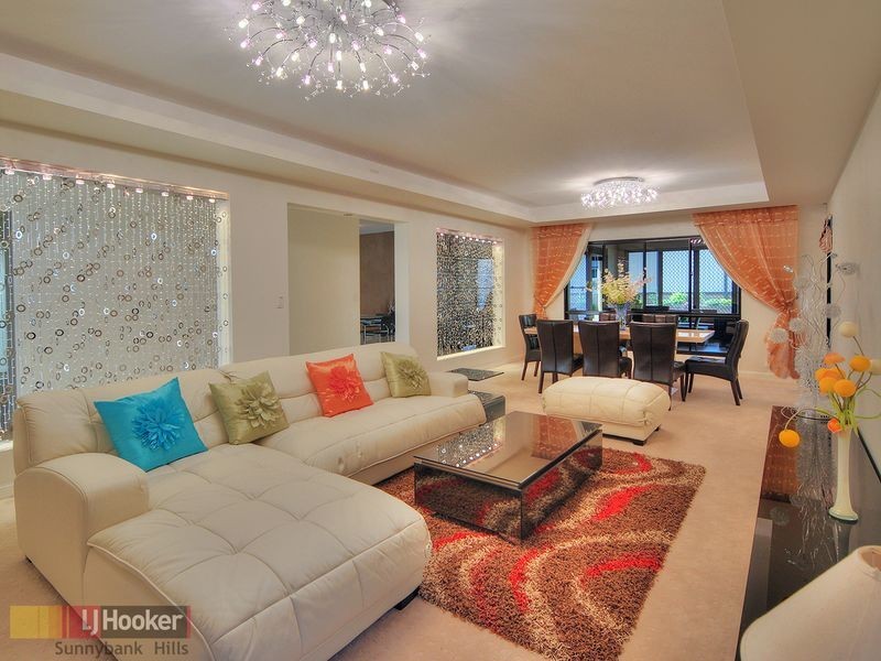 18 Golden Place, Robertson QLD 4109