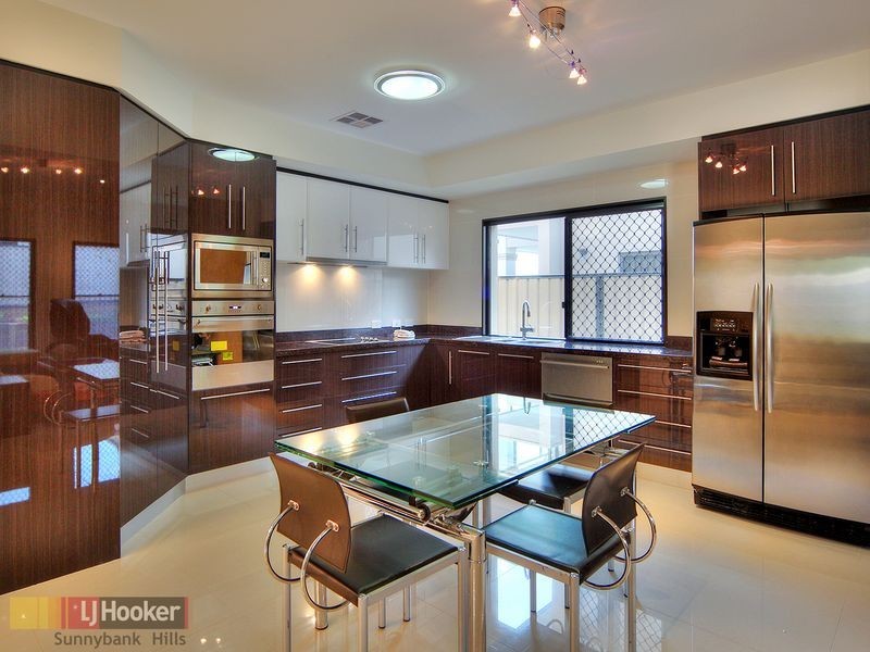 18 Golden Place, Robertson QLD 4109