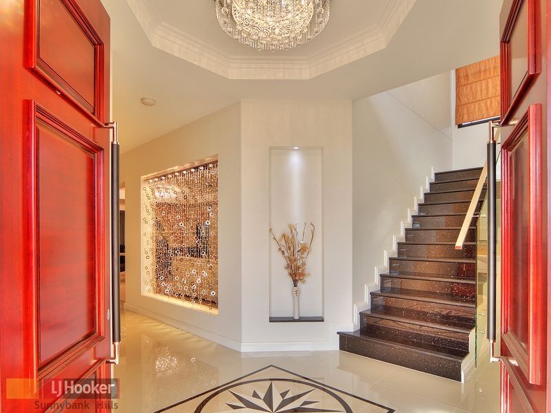 18 Golden Place, Robertson QLD 4109