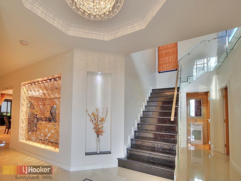 18 Golden Place, Robertson QLD 4109