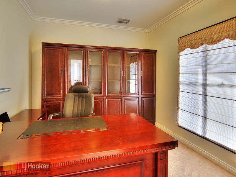 18 Golden Place, Robertson QLD 4109