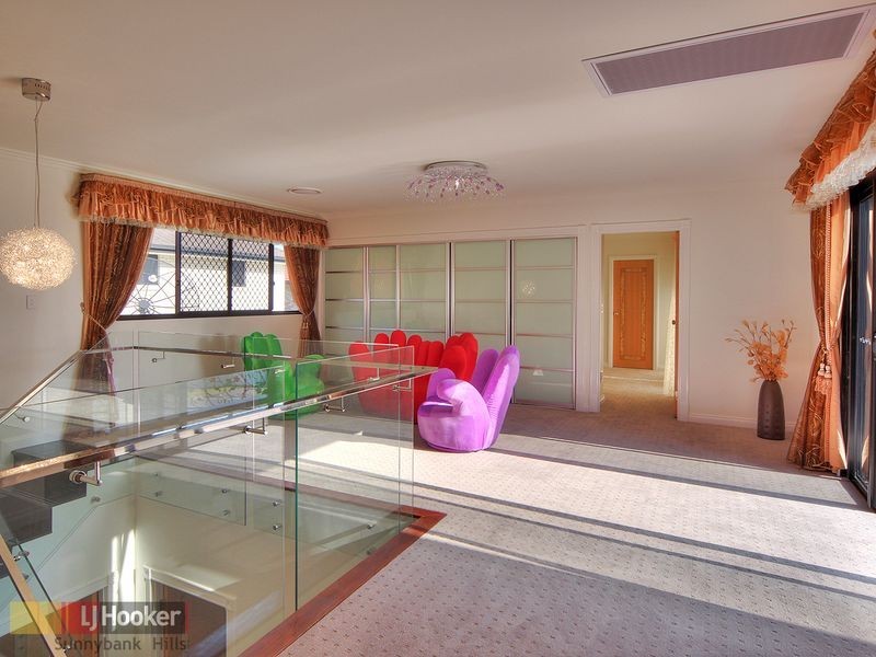 18 Golden Place, Robertson QLD 4109