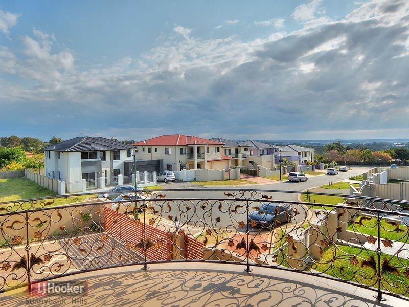 18 Golden Place, Robertson QLD 4109