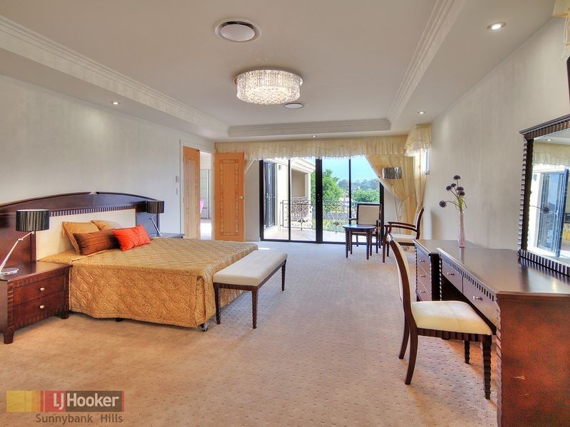 18 Golden Place, Robertson QLD 4109