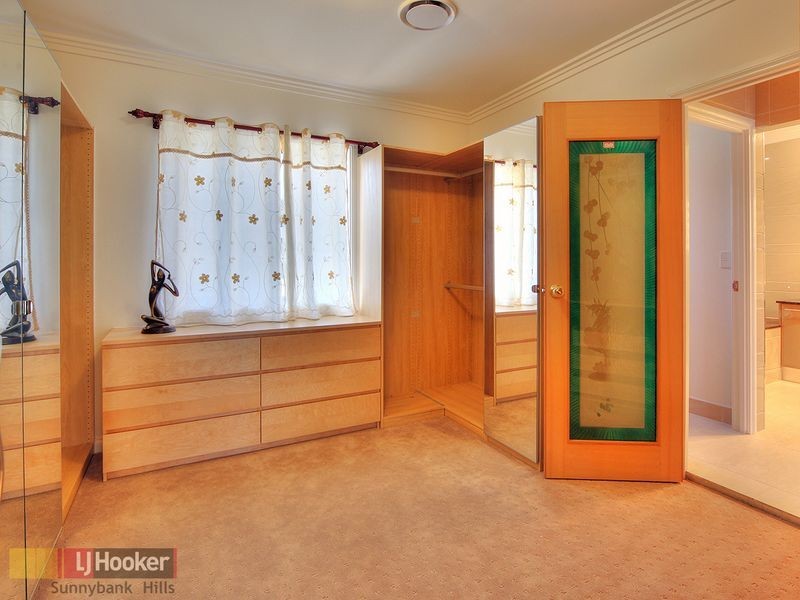 18 Golden Place, Robertson QLD 4109