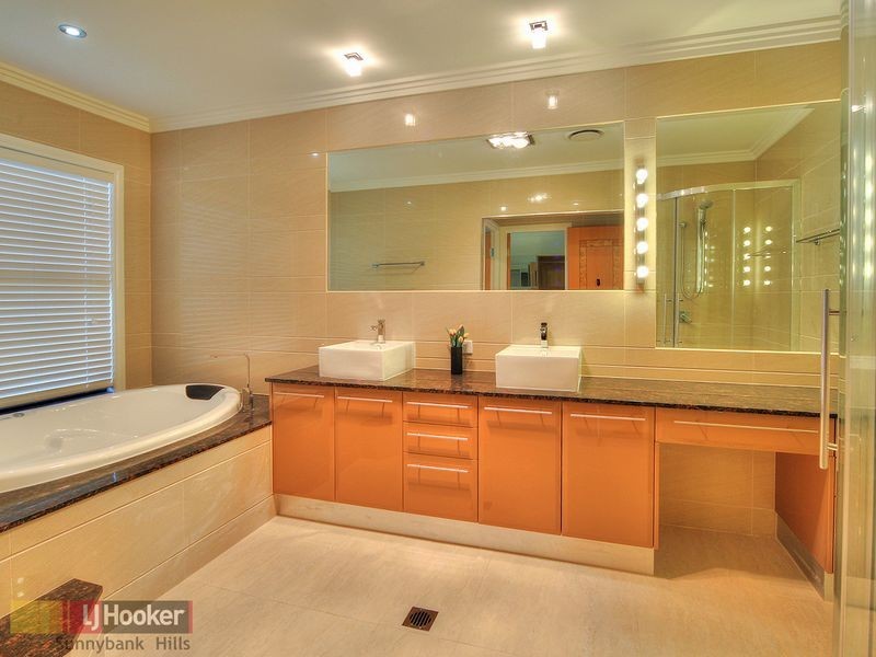 18 Golden Place, Robertson QLD 4109