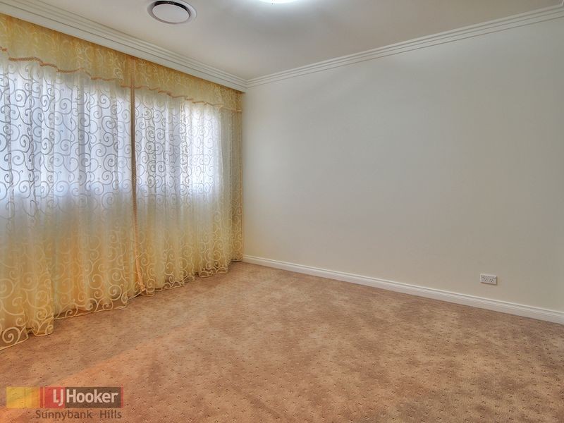 18 Golden Place, Robertson QLD 4109