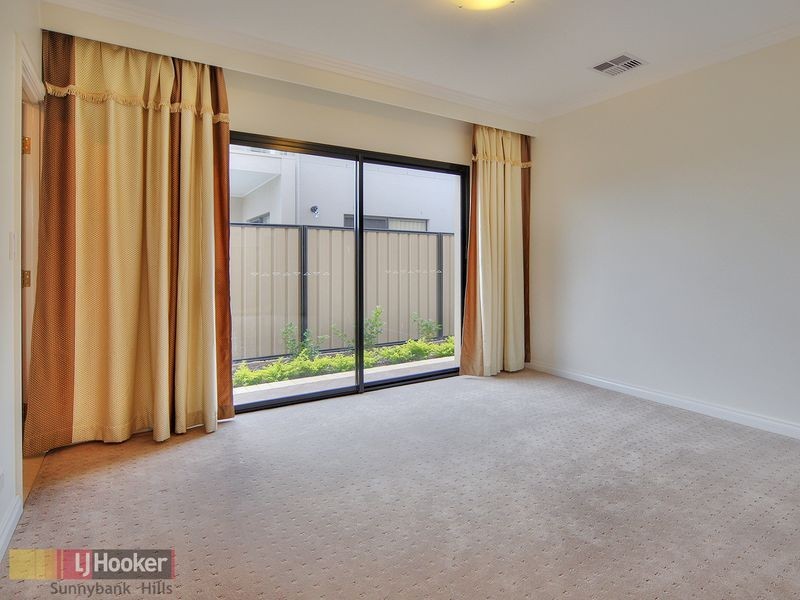 18 Golden Place, Robertson QLD 4109