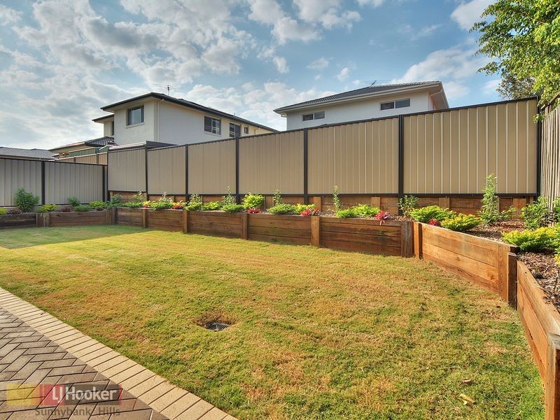 18 Golden Place, Robertson QLD 4109