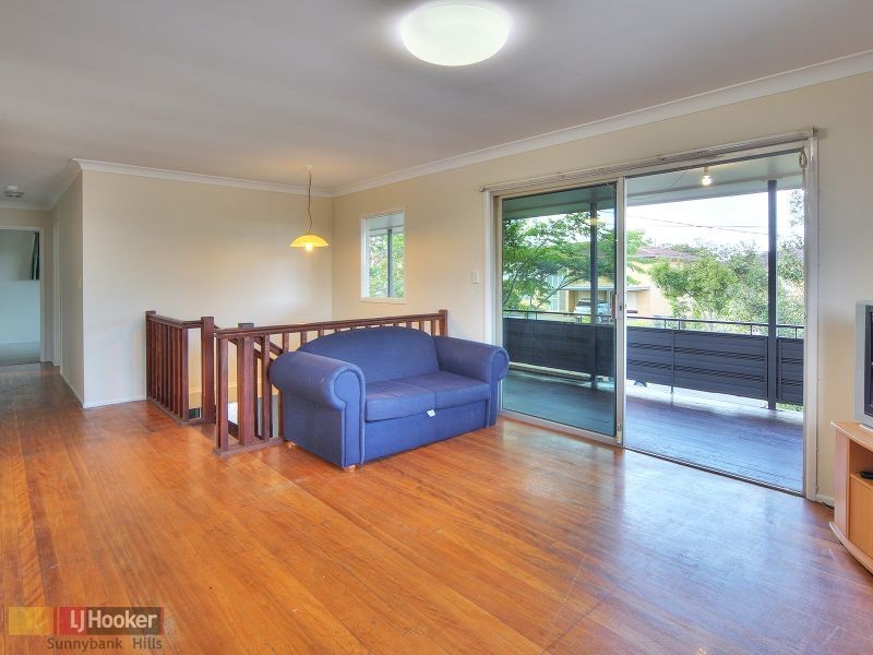 11 Bridgeport Street, Macgregor QLD 4109