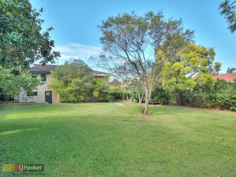 11 Bridgeport Street, Macgregor QLD 4109