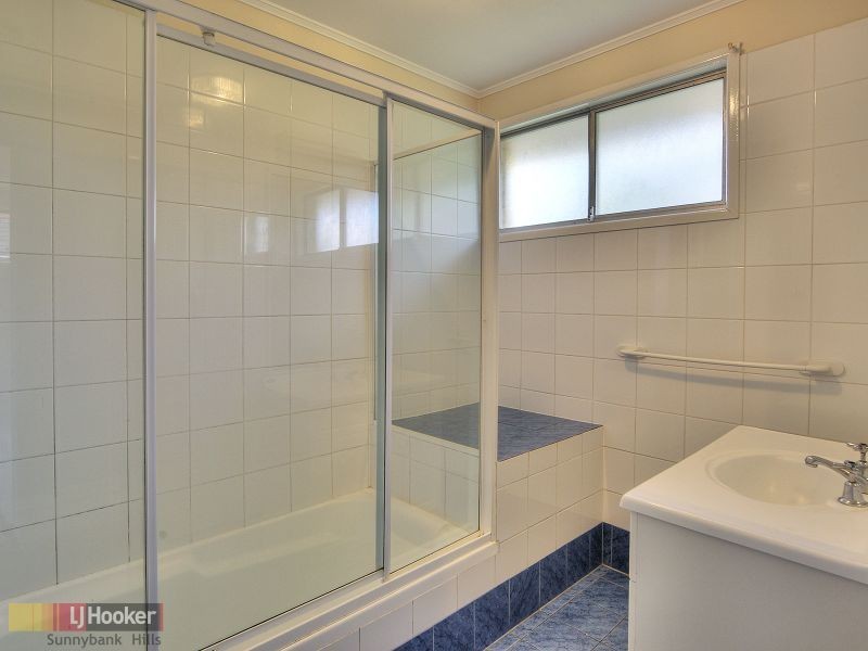 11 Bridgeport Street, Macgregor QLD 4109