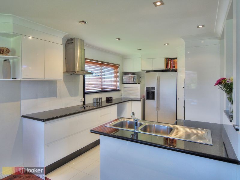 10 Tapscott Street, Wishart QLD 4122