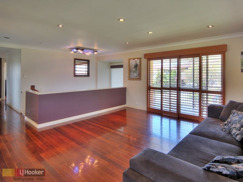 10 Tapscott Street, Wishart QLD 4122