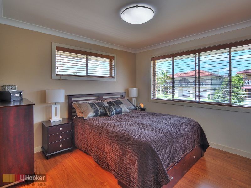 10 Tapscott Street, Wishart QLD 4122