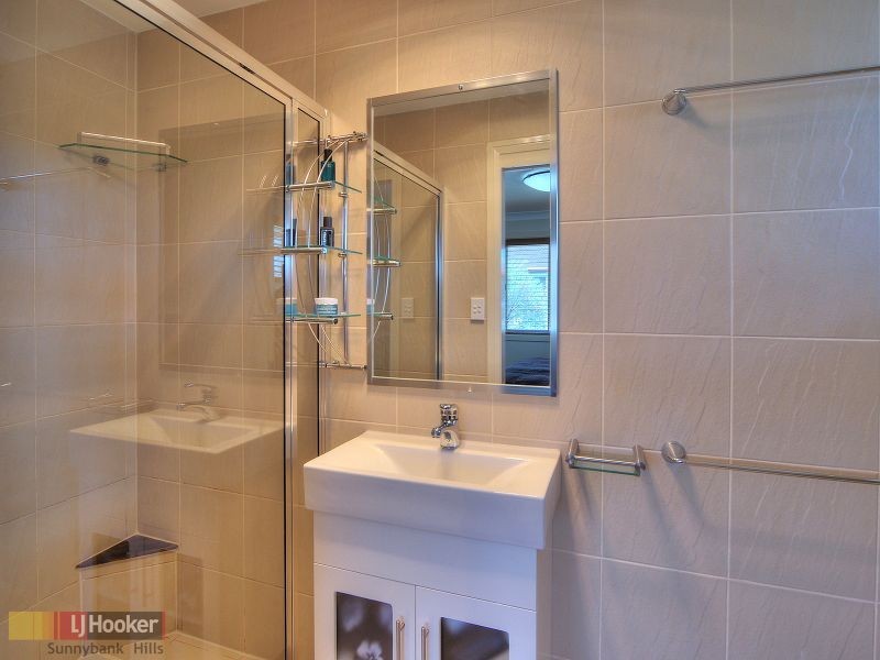 10 Tapscott Street, Wishart QLD 4122