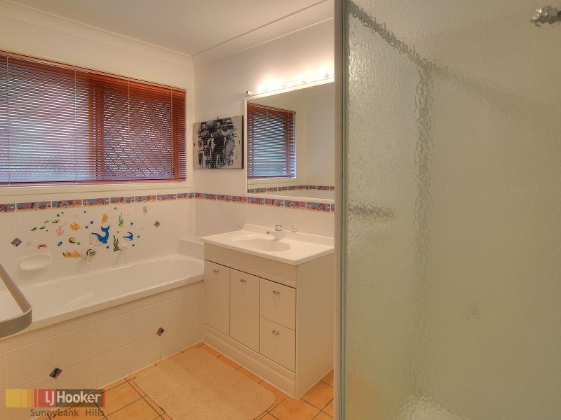 12 Strathaird Place, Parkinson QLD 4115