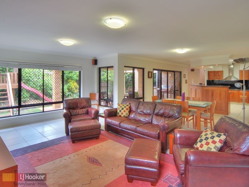 7 Peterleen Street, Robertson QLD 4109