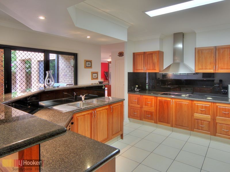 7 Peterleen Street, Robertson QLD 4109