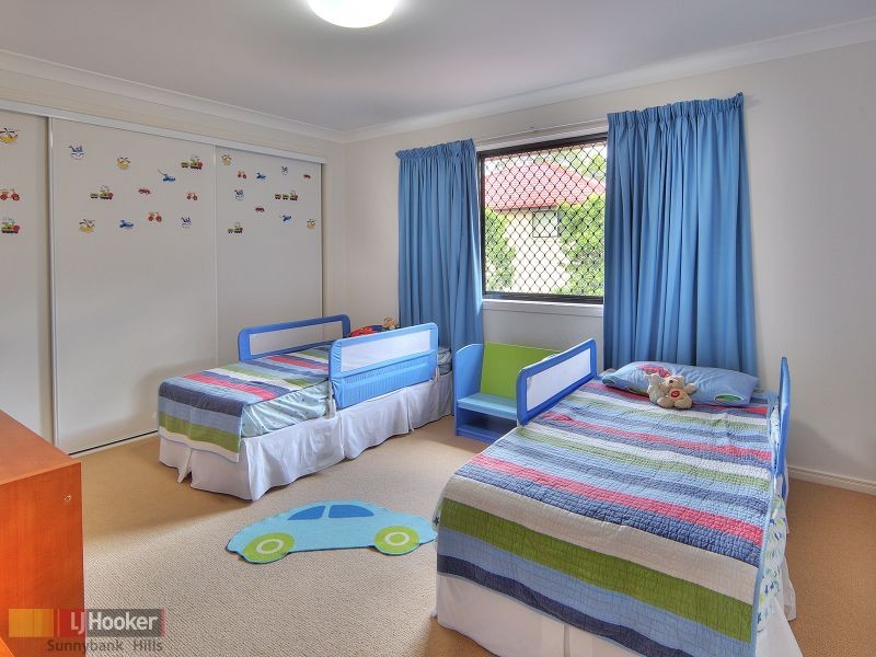 7 Peterleen Street, Robertson QLD 4109