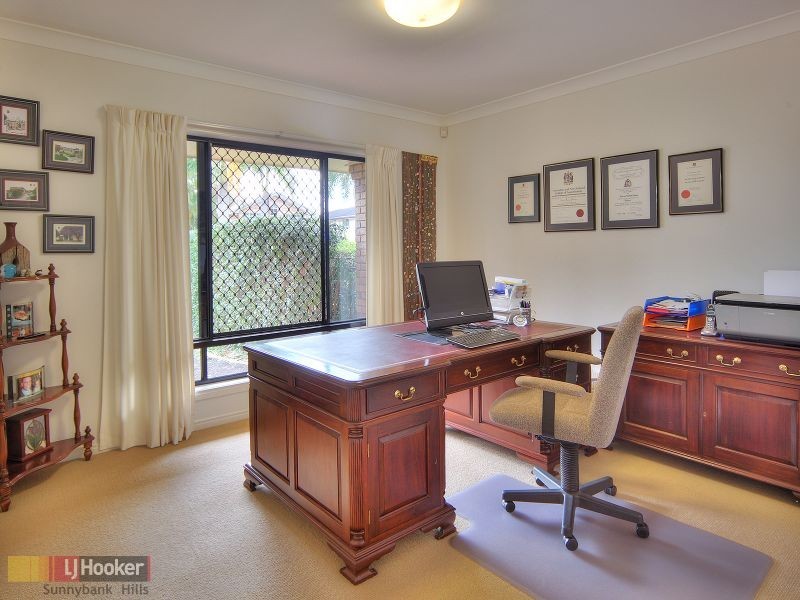 7 Peterleen Street, Robertson QLD 4109