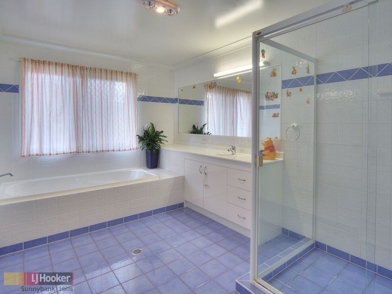 7 Peterleen Street, Robertson QLD 4109