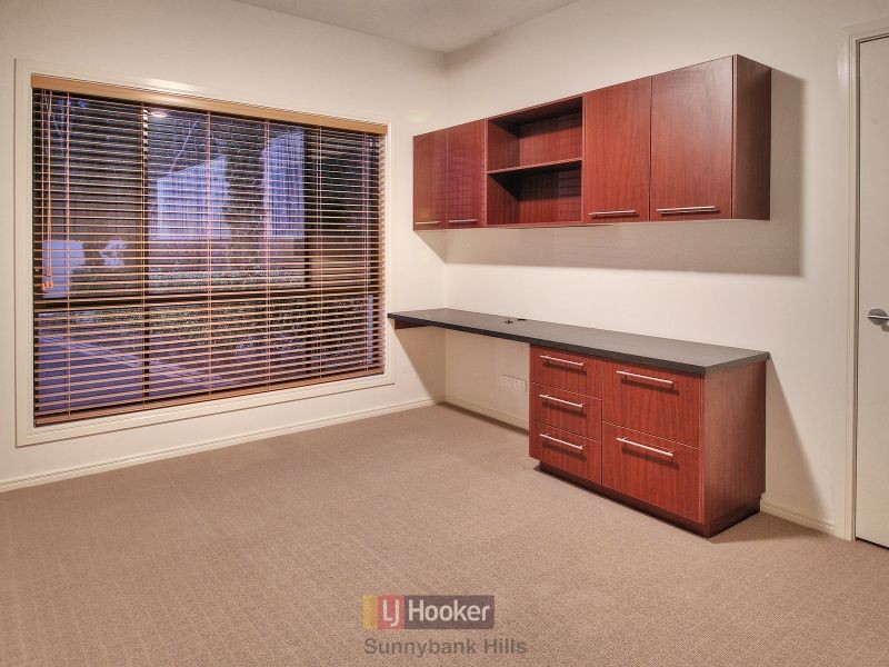 55 Willowleaf Close, Stretton QLD 4116