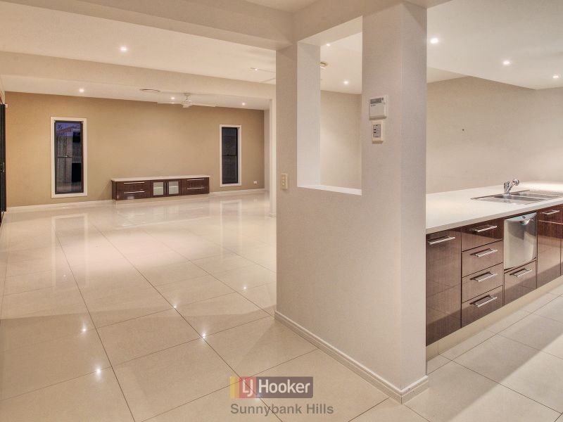 55 Willowleaf Close, Stretton QLD 4116