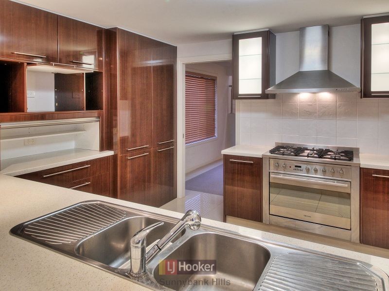 55 Willowleaf Close, Stretton QLD 4116