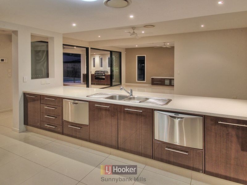 55 Willowleaf Close, Stretton QLD 4116