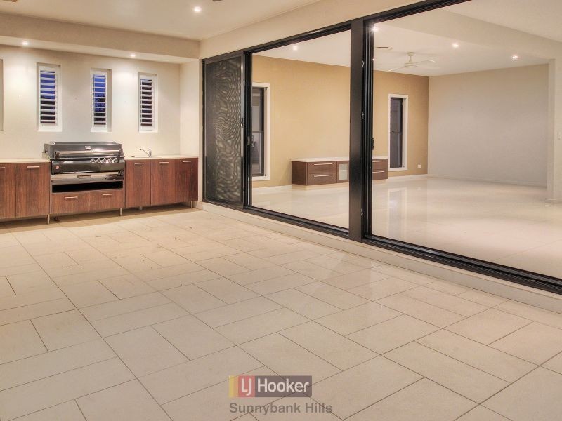 55 Willowleaf Close, Stretton QLD 4116