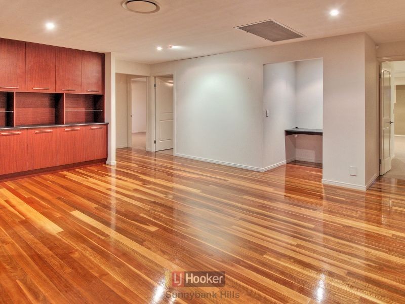 55 Willowleaf Close, Stretton QLD 4116