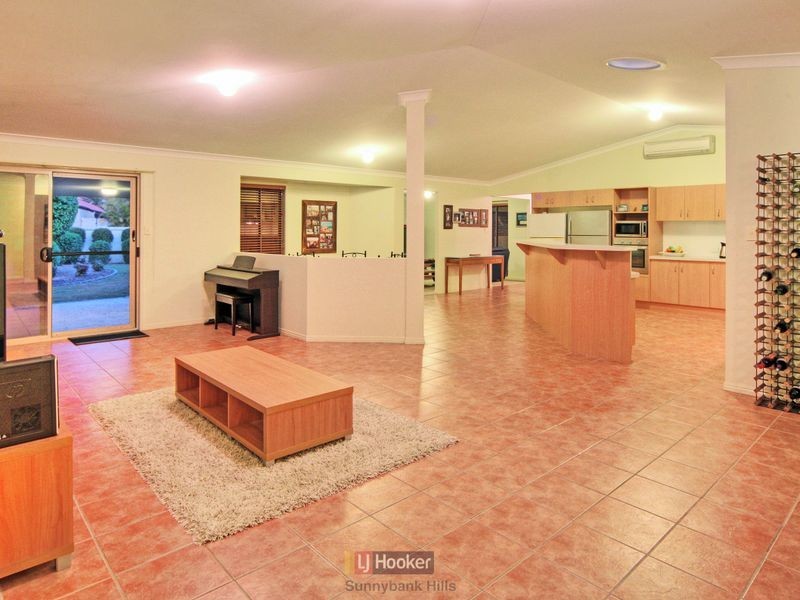 123 White Cedar Circuit, Stretton QLD 4116