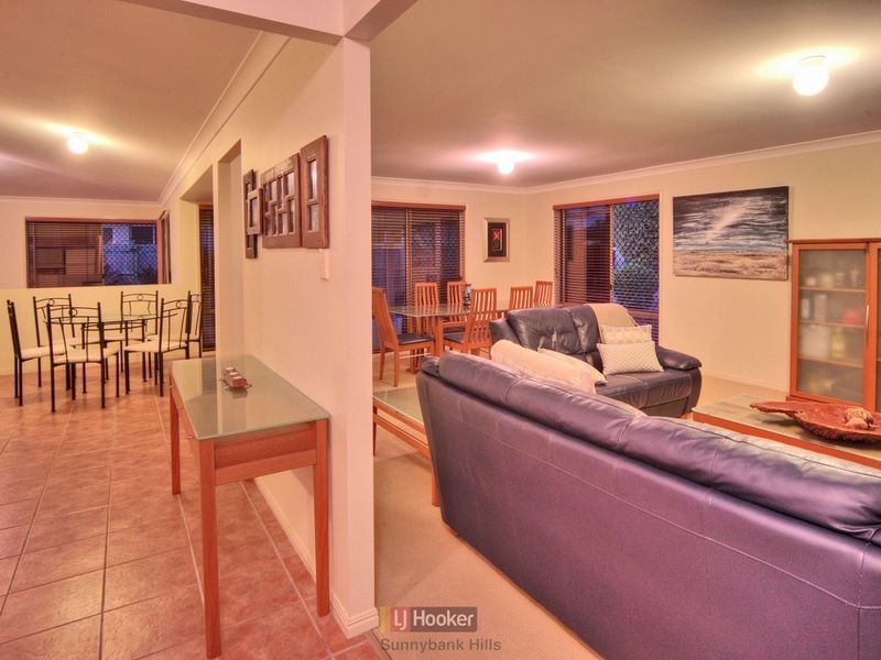 123 White Cedar Circuit, Stretton QLD 4116