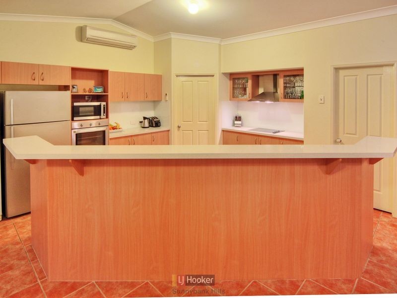 123 White Cedar Circuit, Stretton QLD 4116