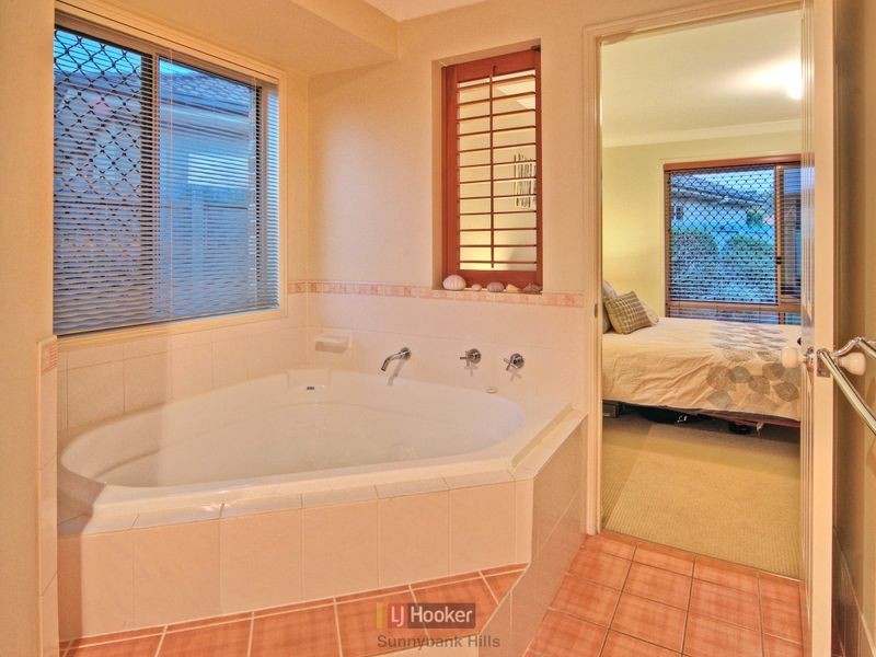 123 White Cedar Circuit, Stretton QLD 4116