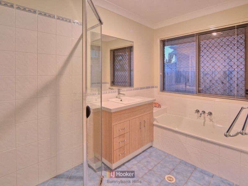 123 White Cedar Circuit, Stretton QLD 4116