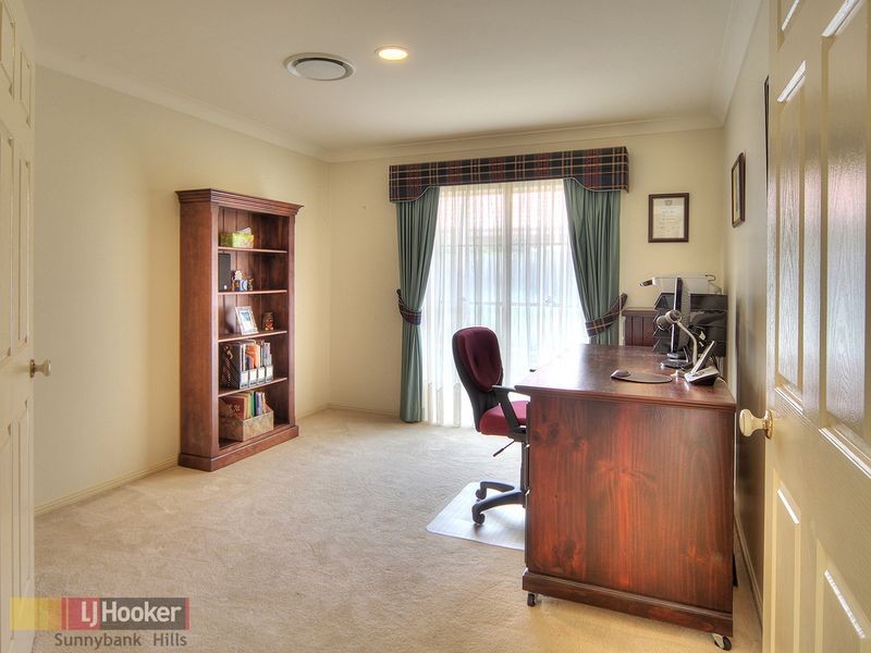 25 Poinsettia Crescent, Calamvale QLD 4116