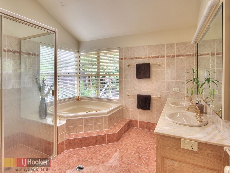 25 Poinsettia Crescent, Calamvale QLD 4116