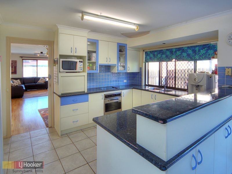 62 Oakleaf Street, Eight Mile Plains QLD 4113