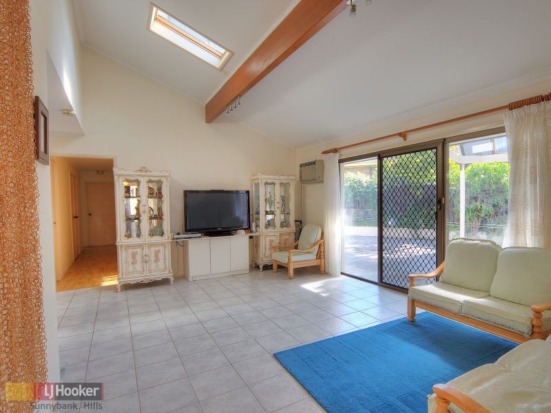 62 Oakleaf Street, Eight Mile Plains QLD 4113