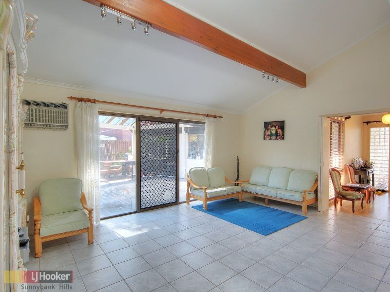 62 Oakleaf Street, Eight Mile Plains QLD 4113