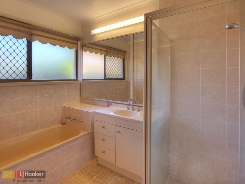 62 Oakleaf Street, Eight Mile Plains QLD 4113