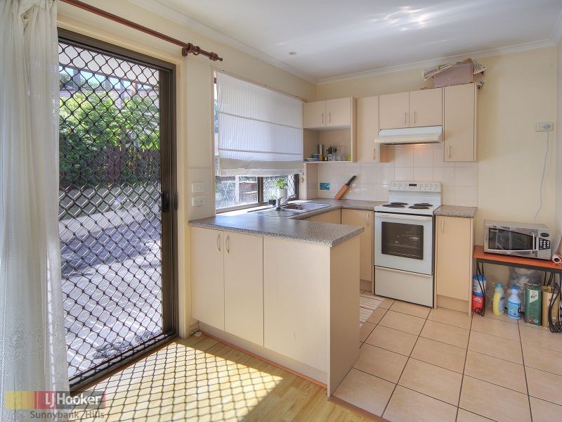 62 Oakleaf Street, Eight Mile Plains QLD 4113